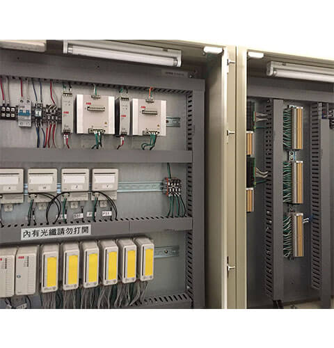 設備與介面箱，光纖、PLC/DI/DO/AI/Modbus等架設